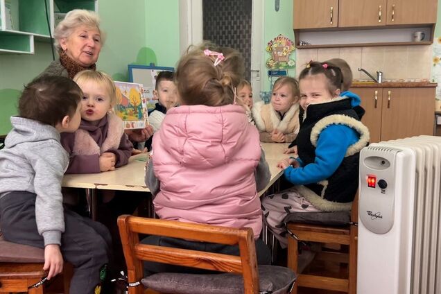 'Погодуйте дітей вдома'. Українці забили на сполох через умови в дитсадках, де в укриттях немає світла, а температура в приміщенні складає 13°