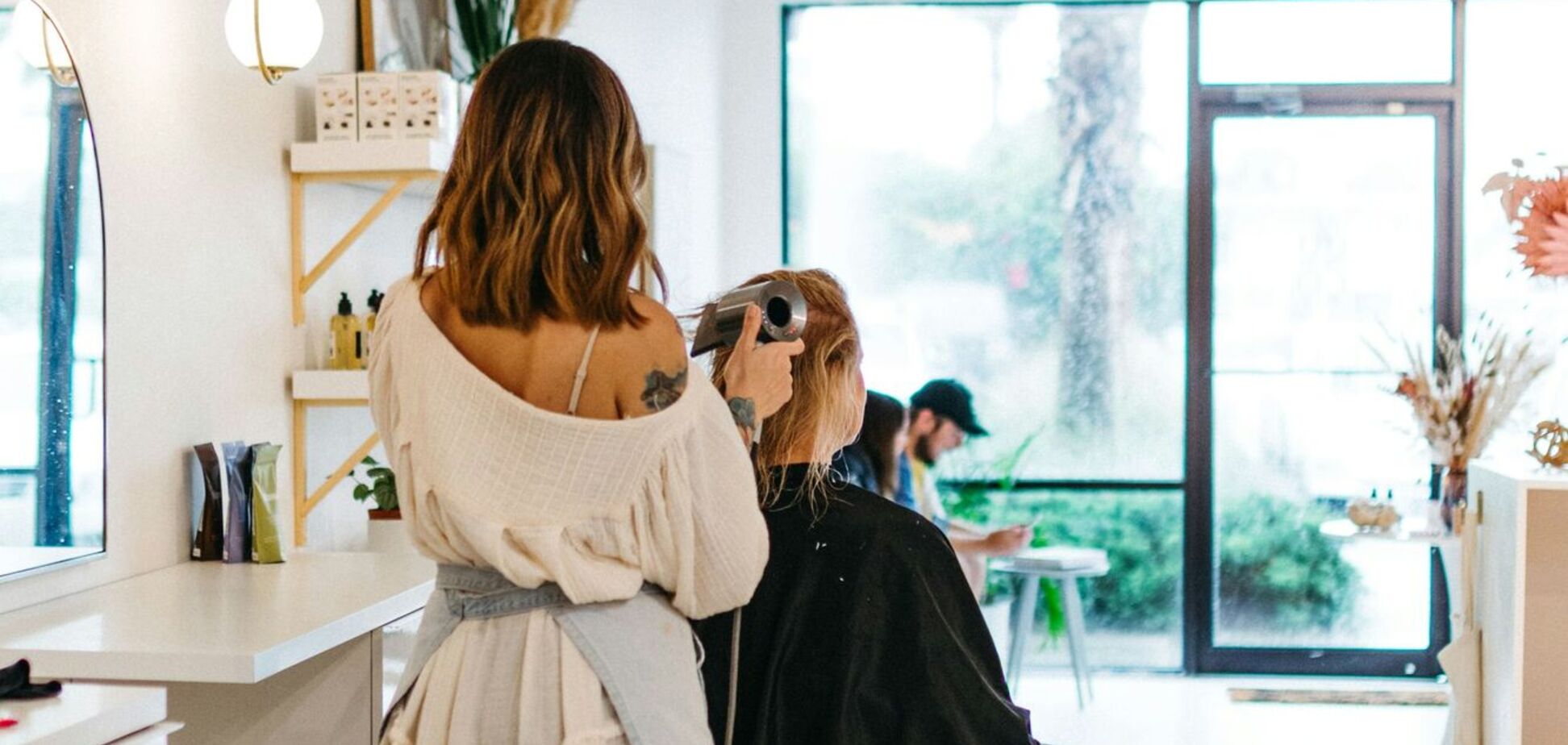 Яка стрижка зробить обличчя візуально молодшим