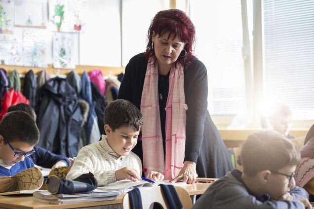 'Я вижу, ребенком не занимаются'. Высказывания педагога с 30-летним стажем вызвали бурную дискуссию в сети