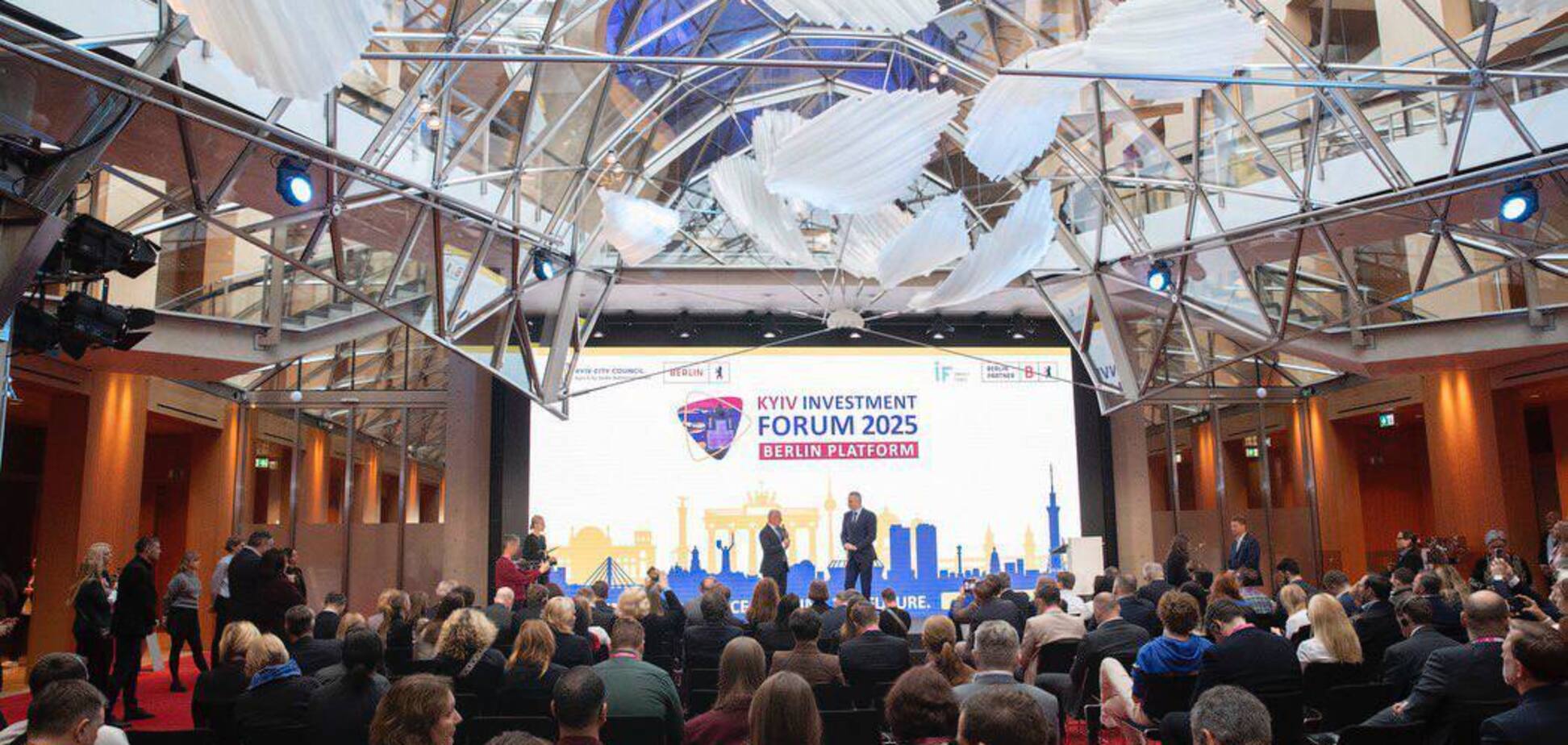 Кличко и мэр Берлина Вегнер совместно открыли Инвестиционный форум Киева