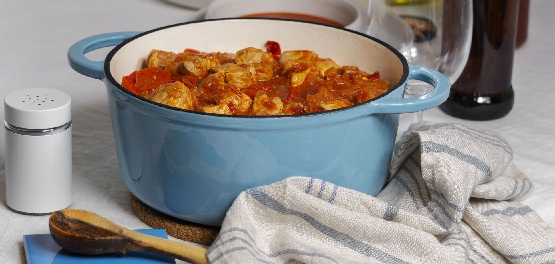 Не стоит выбрасывать старые эмалированные кастрюли: чем почистить, чтобы были, как новые