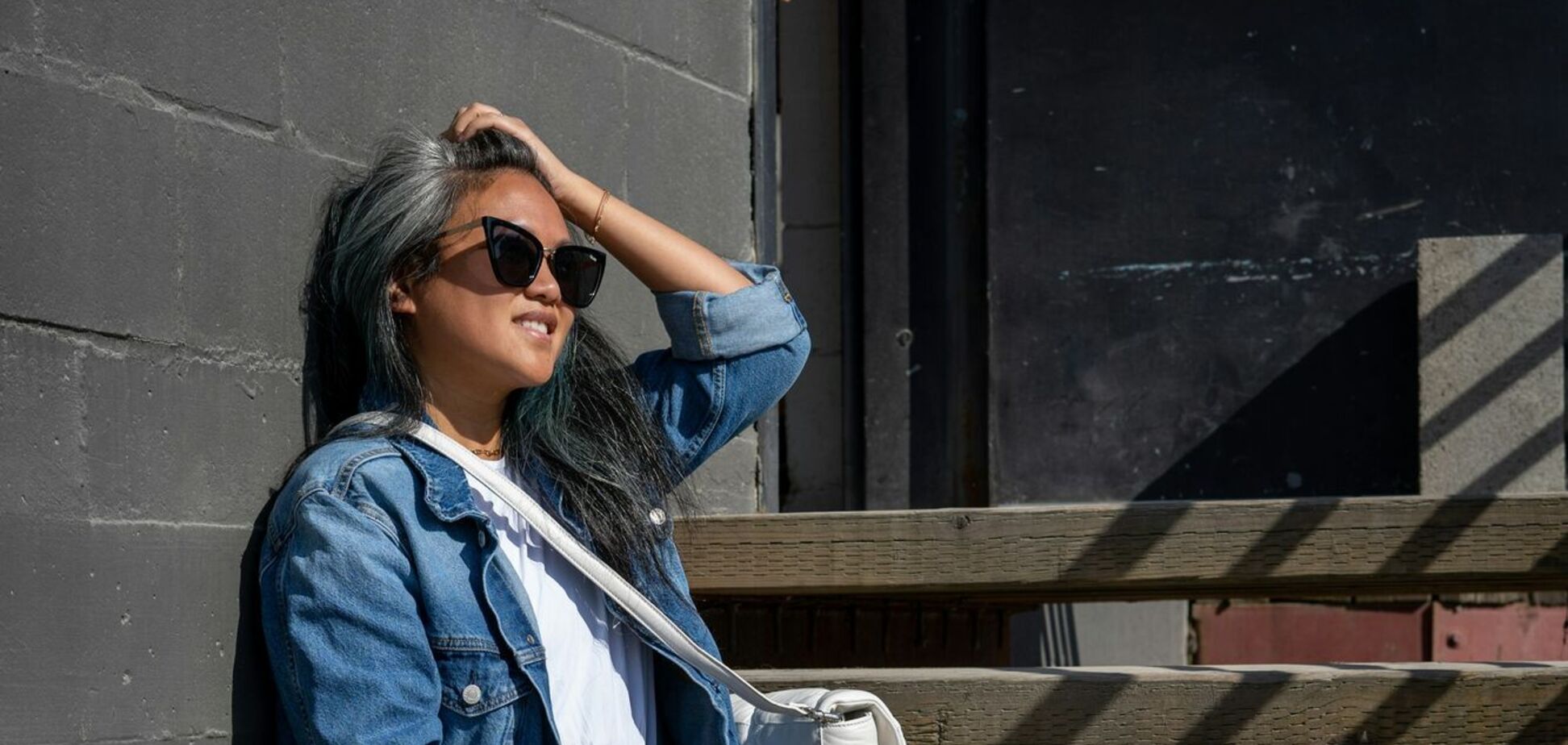 Без визита к парикмахеру: как быстро замаскировать седину