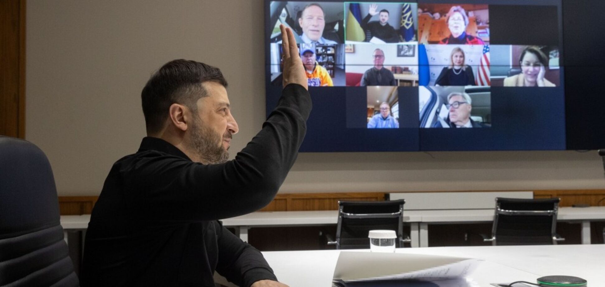 'Важливо все реалізовувати': Зеленський обговорив із сенаторами США потреби у зброї і збільшення санкційного тиску на Росію. Відео