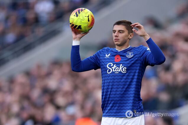 Англійський клуб позбувається футболіста збірної України, спочатку планувавши продовжити з ним контракт