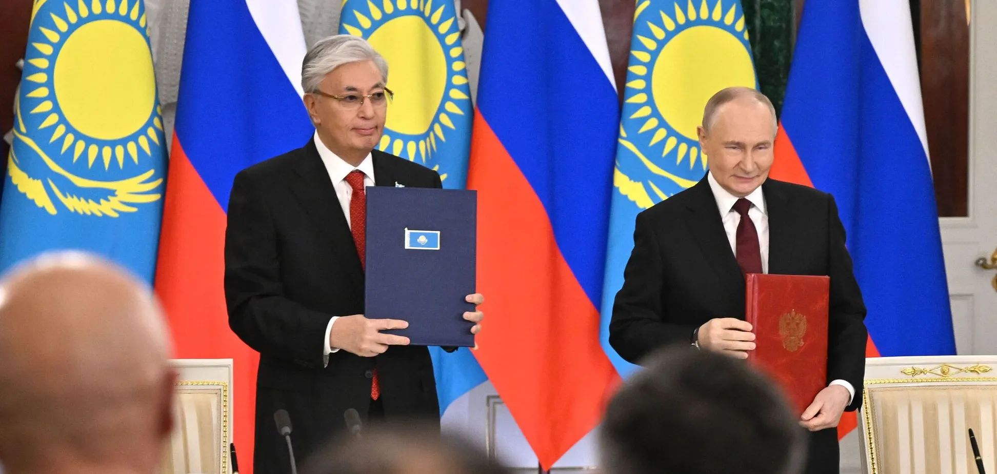 Чи зможе Казахстан втримати баланс між санкціями та нафтою РФ