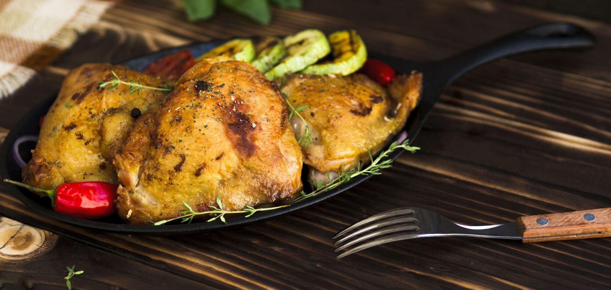 Соковита курка з яблуками та ананасами: ділимось секретами приготування ідеального м'яса