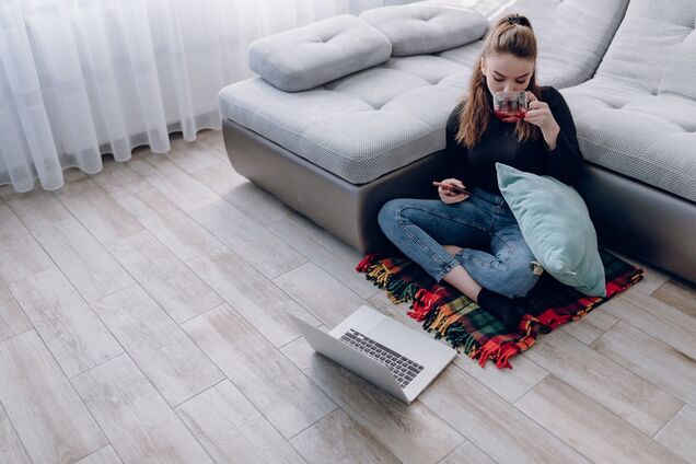 Що постелити на підлогу, щоб було тепло: серед варіантів не лише килим