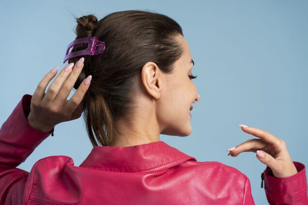 Яка зачіска може спровокувати випадання волосся: ви і не здогадувалися