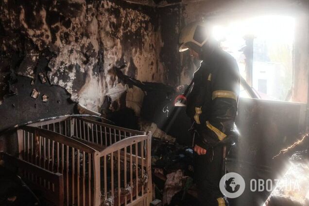 Приехал на вызов после обстрела РФ: в Киеве спасатель тушил собственную квартиру. Подробности, фото и видео