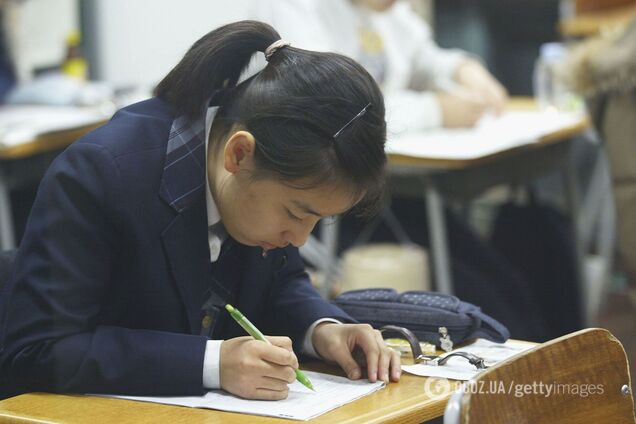 Длился 13 часов, самолеты не летали, родители молились: как в Южной Корее прошел Сунин 2025 – один из самых сложных экзаменов в мире. Фото, видео