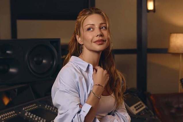 Тина Кароль с обручальным кольцом ошеломила фанатов намеком на свадьбу. Видео