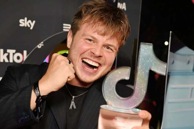 Блогер з України отримав головний приз 'Автор року' щорічної премії від TikTok у Великій Британії. Відео