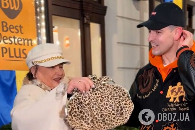 'Набагато молодша за свій вік!' 69-річна професорка в пончо за 2500 грн і з сумкою леопарда вразила мережу