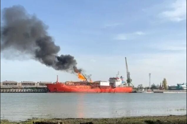 Ночная дроновая атака РФ задела Румынию: из двух сел возле Дуная из-за пожара эвакуируют людей