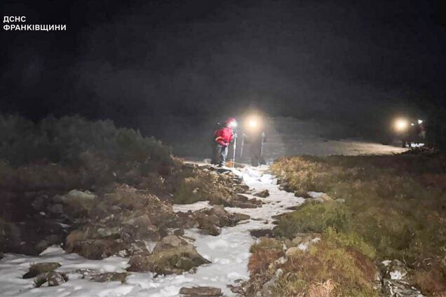 Пошли на зимнюю Говерлу и заблудились: на Ивано-Франковщине горные спасатели разыскали туристов из Киева. Фото