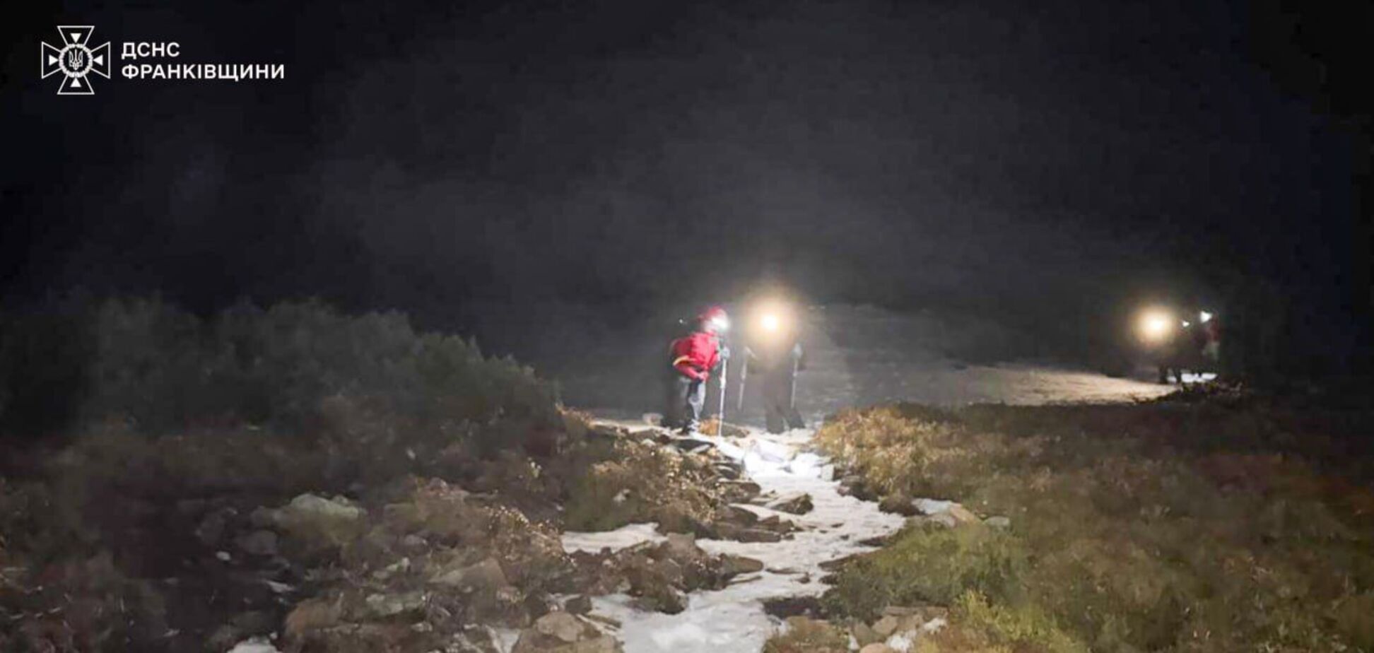Пошли на зимнюю Говерлу и заблудились: на Ивано-Франковщине горные спасатели разыскали туристов из Киева. Фото