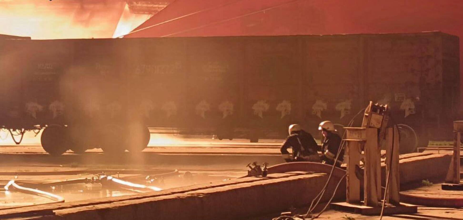 Оккупанты атаковали энергетическую и портовую инфраструктуру Одесской области: произошли пожары, пострадал человек. Фото