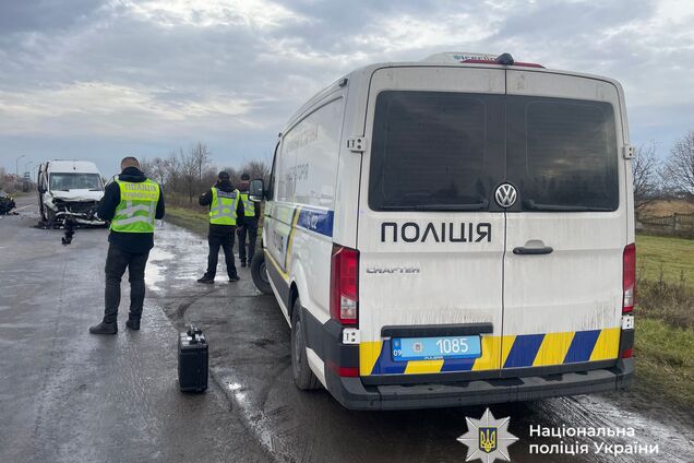 На Прикарпатье столкнулись рейсовый автобус и легковое авто: один человек погиб, восемь пострадали. Фото