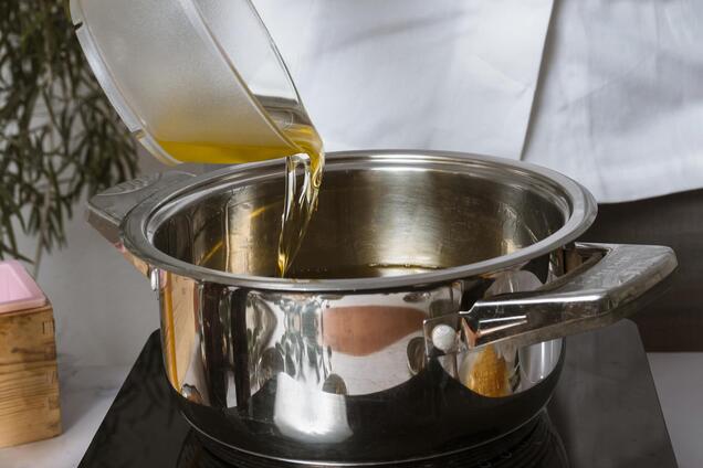 Як почистити посуд з нержавіючої сталі, щоб не зіпсувати: найдієвіші методи