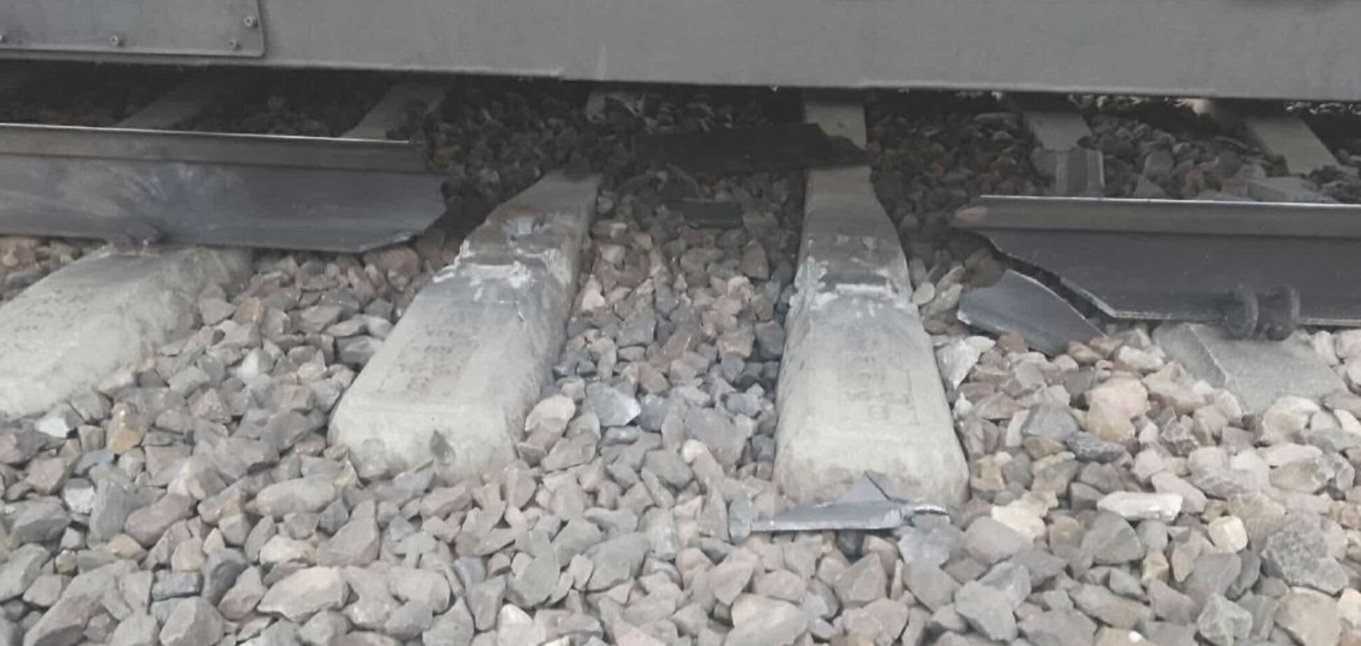 Польша инициирует европейский ордер на арест двух украинцев, причастных к диверсии на железной дороге: что известно