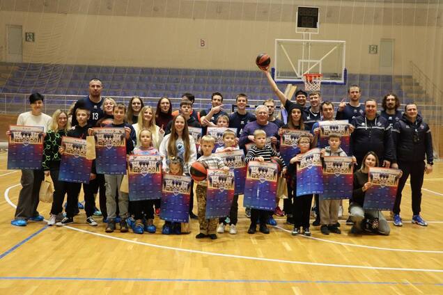 Корпорація 'Здоров’я' та 'Харківські Соколи' провели благодійний захід для дітей українських Героїв