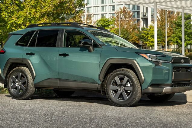 Довгоочікуваний недорогий кросовер Toyota RAV4 2026 року показали на нових фото