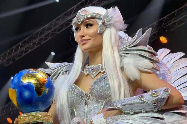 Платье 'с привкусом мексиканского карнавала' или 'неземная красота'? Украинцы разделились из-за костюма 'Мисс Вселенная Украина'