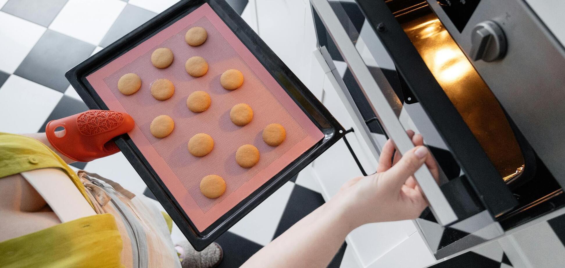 Как правильно пользоваться пергаментом, чтобы он не прилипал к противню: важные советы