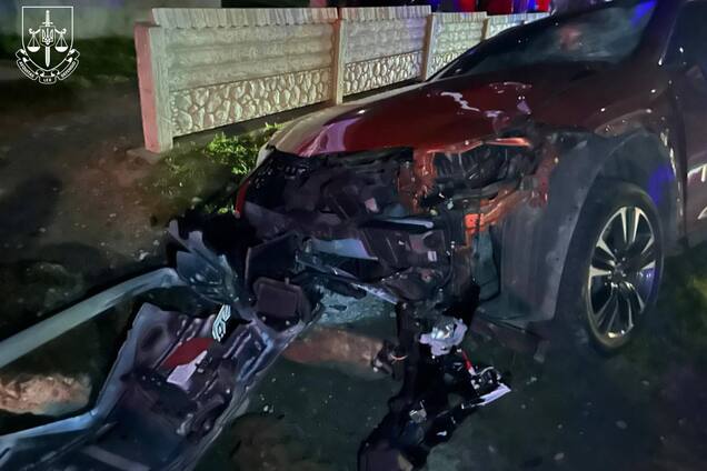 На Прикарпатті суддя на Lexus збила двох пішоходів: один загинув на місці. Фото
