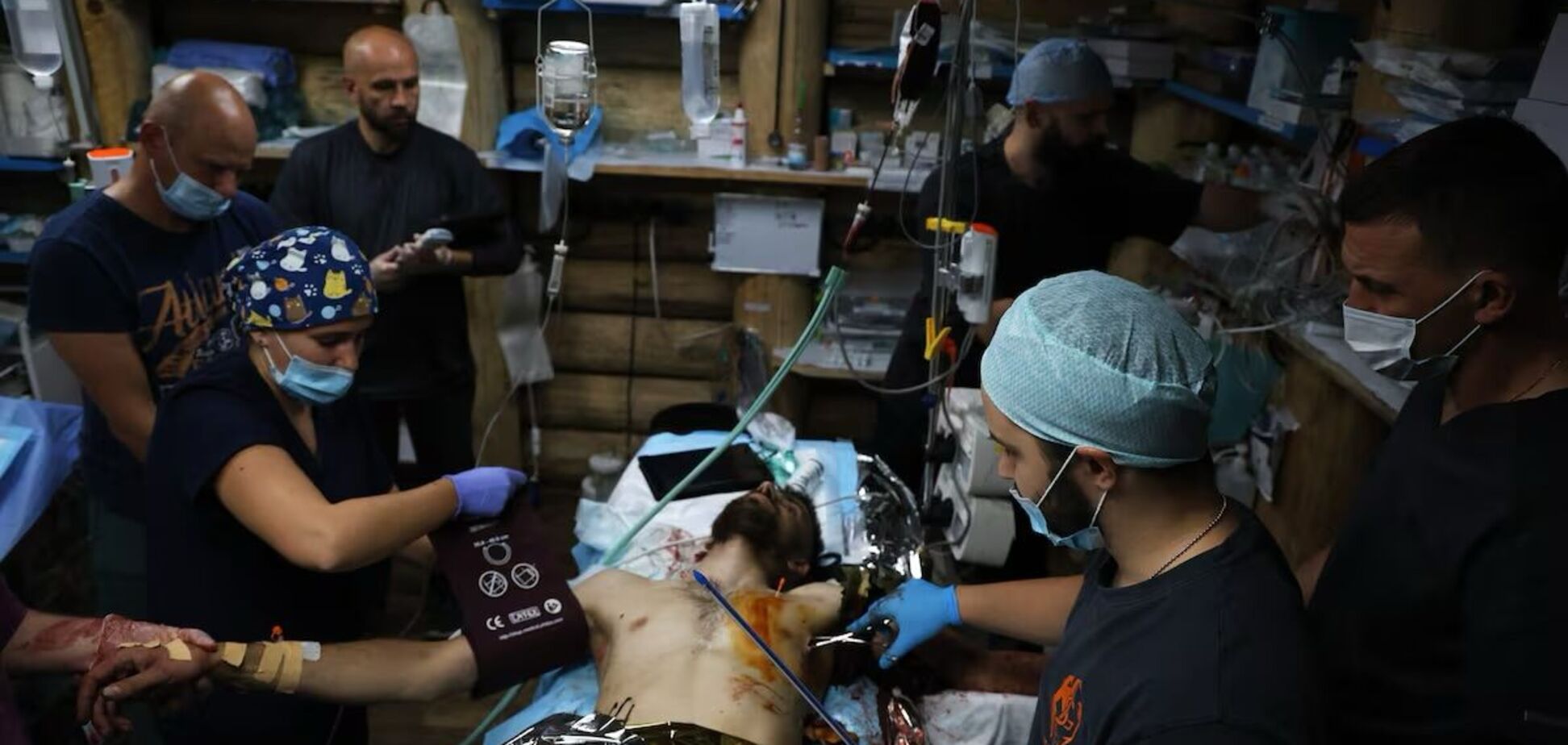 El País написав про бомбостійкий госпіталь 'Сталевого фронту' на передовій в Україні