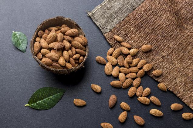 Від підвищення серотоніну до зниження холестерину: які переваги мигдалю для здоров'я