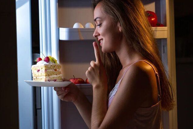 Що не варто їсти на вечерю: список продуктів, які шкодять сну
