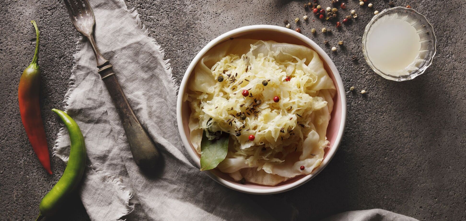 Чому квашена капуста псується: не допускайте цих помилок під час зберігання продукту