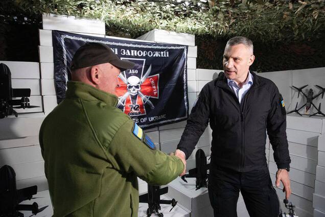 Кличко передал от громады Киева на фронт очередную крупную партию дронов