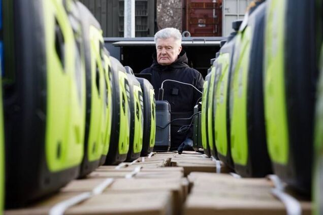 'На фронте нужен свет': Порошенко передал для подразделений ВСУ более полутысячи генераторов. Фото и видео