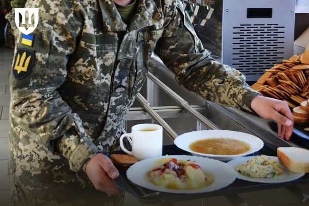 Від їдальні до польового сухпайка: в Міноборони показали, як харчуються українські військові. Фото