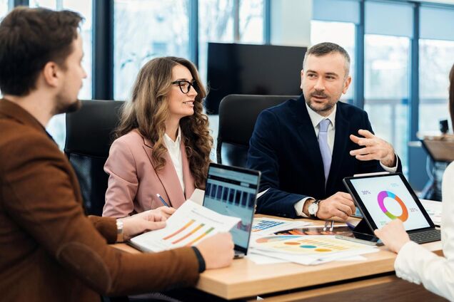 Ілюстрація - нарада, робота в Україні