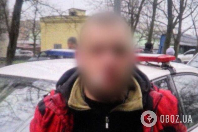 Ограбил девушку, угрожая игрушечным пистолетом: в Киеве задержали нападавшего. Фото