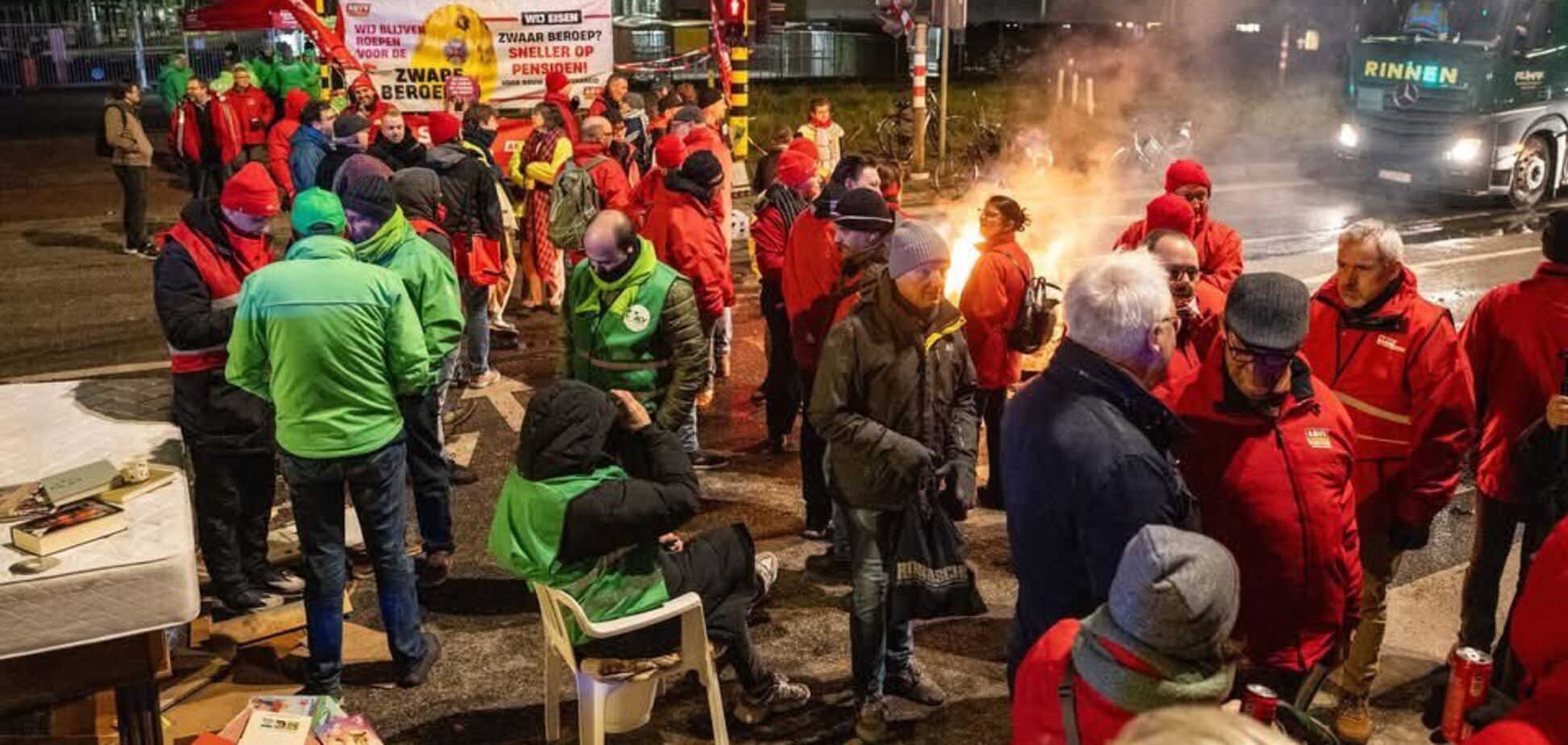 В Бельгии общенациональная забастовка привела к закрытию школ и отмене авиарейсов. Фото и видео