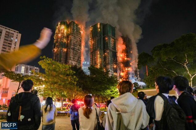 Кількість жертв пожежі в ЖК в Гонконзі сягнула 128 осіб, майже 300 зникли безвісти: затримано трьох співробітників будівельної фірми. Відео