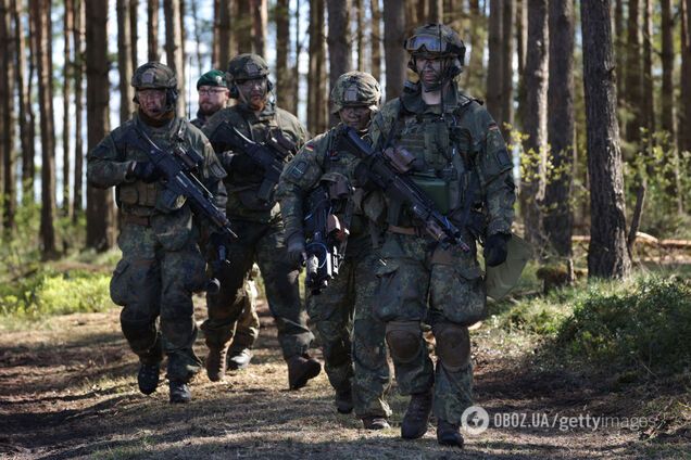 Передбачає перекидання до 800 тис. солдатів: Німеччина розробляє секретний план на випадок війни з Росією – WSJ