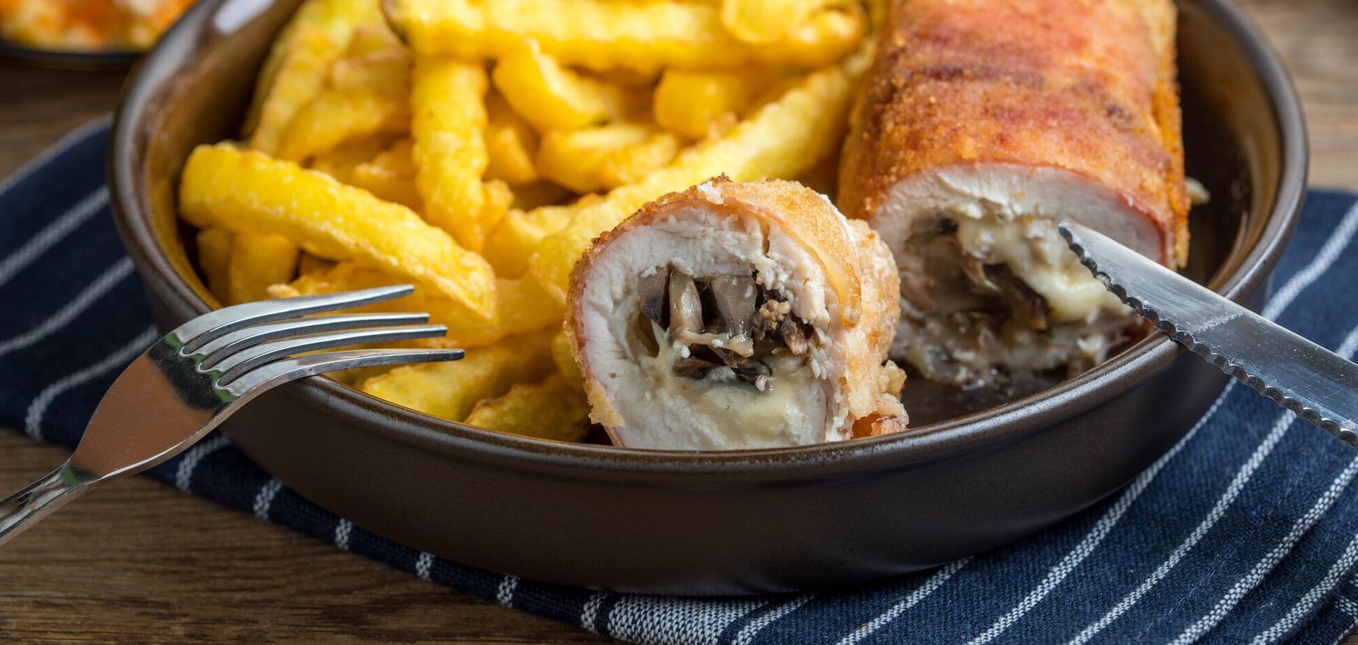 Сочные куриные рулетики с сыром: делимся рецептом на любой случай