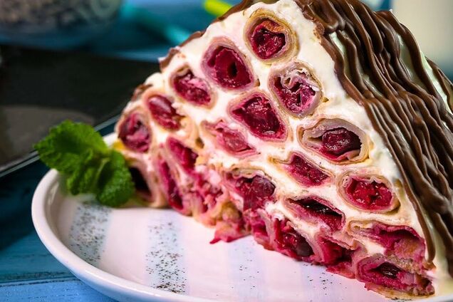 Млинцевий торт без випічки 'Дрова під снігом': рецепт ідеального новорічного десерту