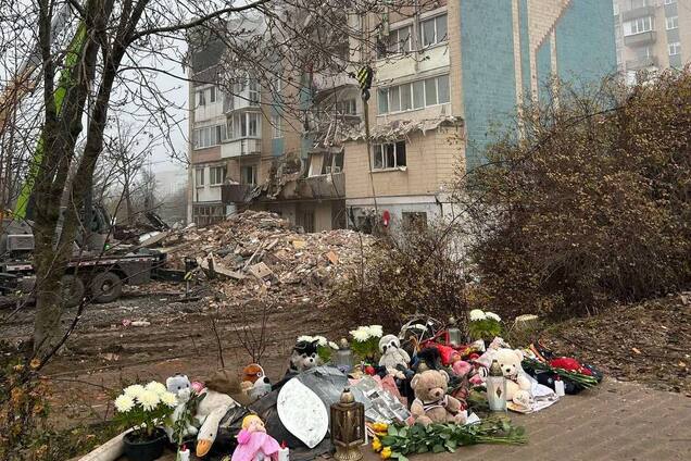 'Її мама загинула, сестричка досі в лікарні': у Тернополі померла 12-річна дівчинка, яка постраждала від атаки РФ