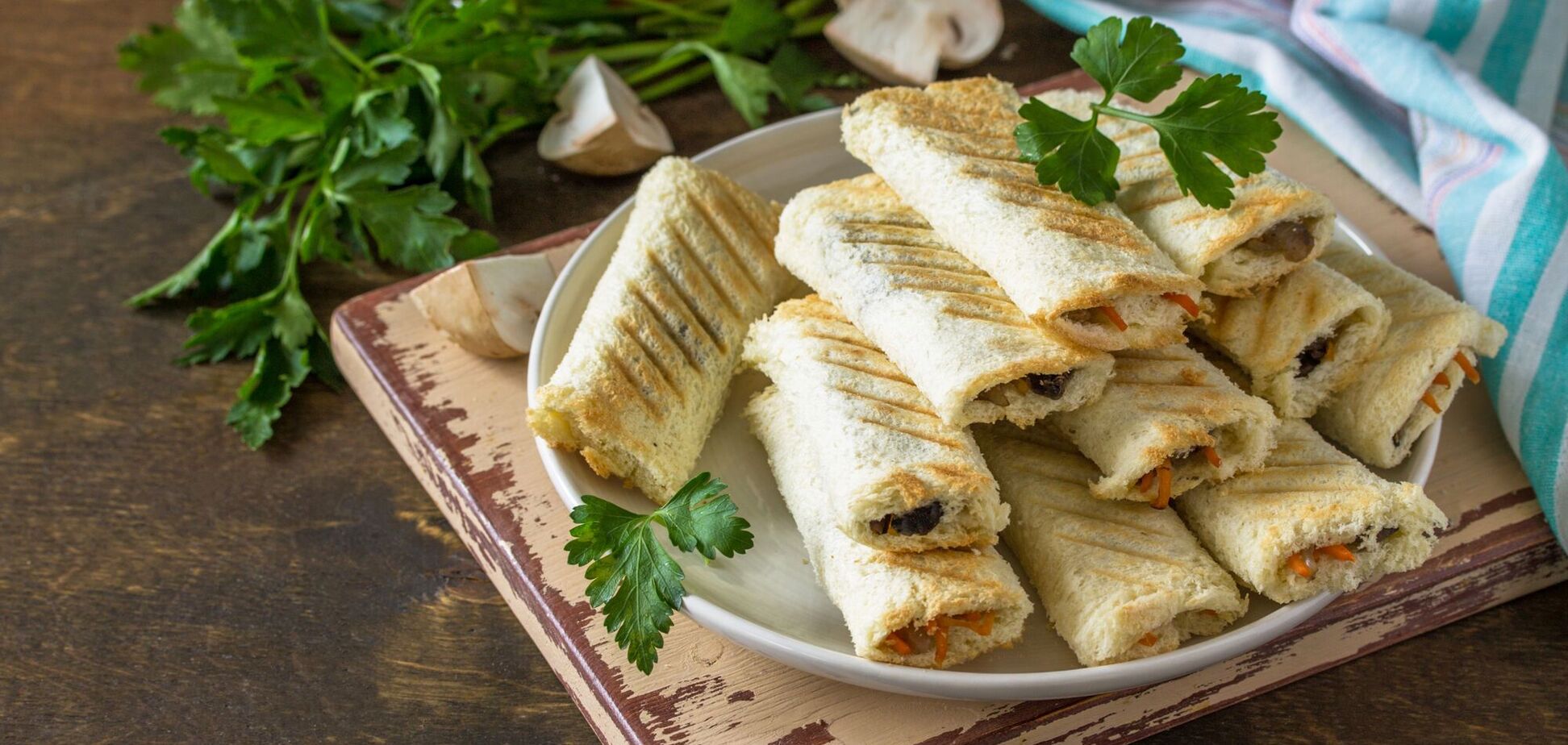 Ліниві трубочки з лаваша з сиром на перекус: готуються 10 хвилин