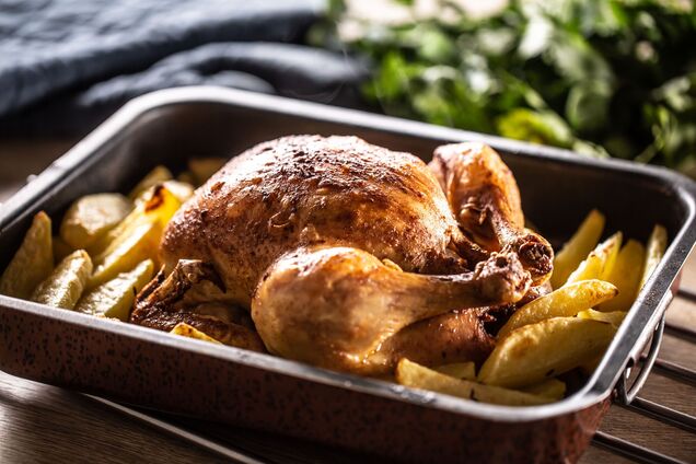 Соковита запечена курка в майонезі: ділимось рецептом найкращого маринаду