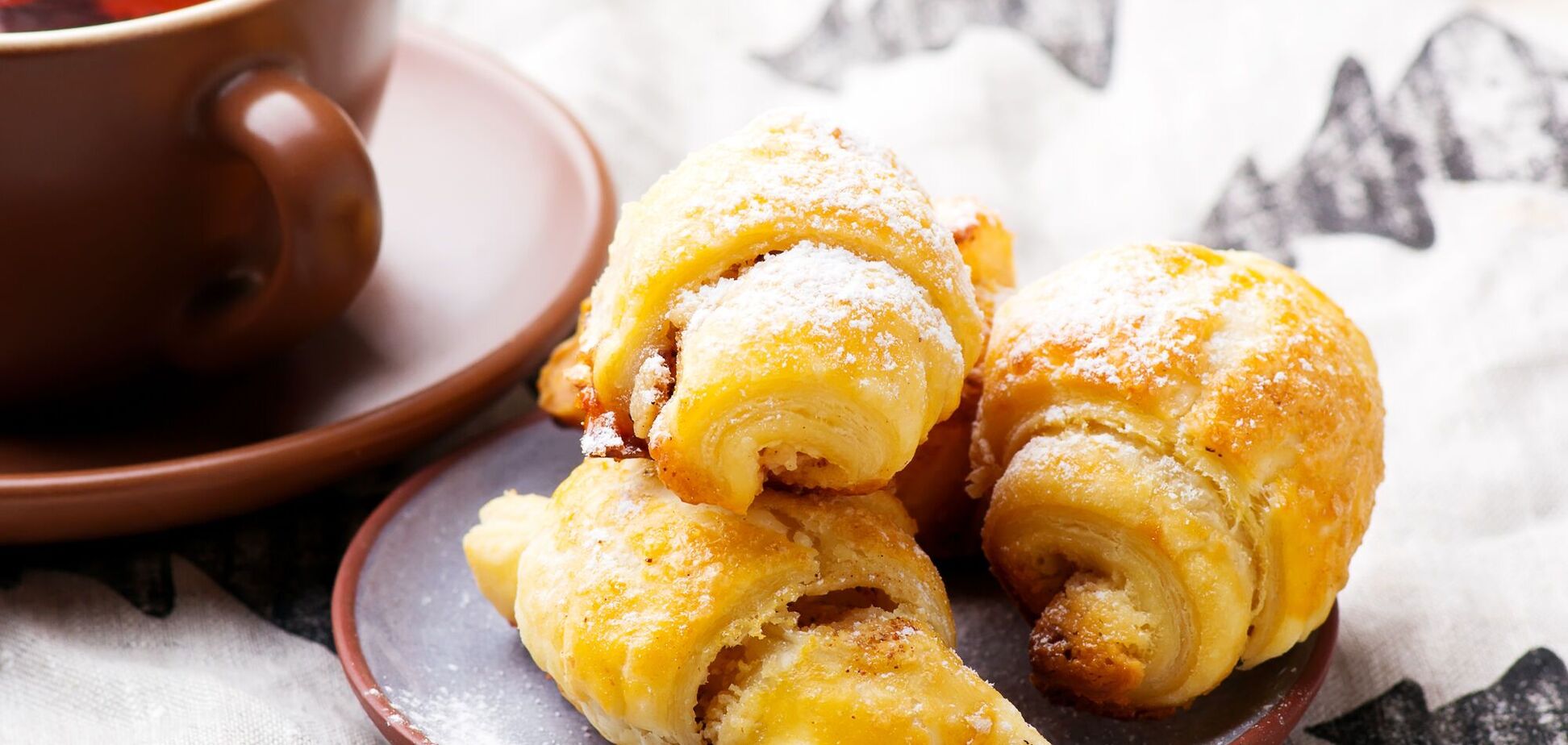 Домашние рогалики с повидлом: делимся простым рецептом теста на кефире