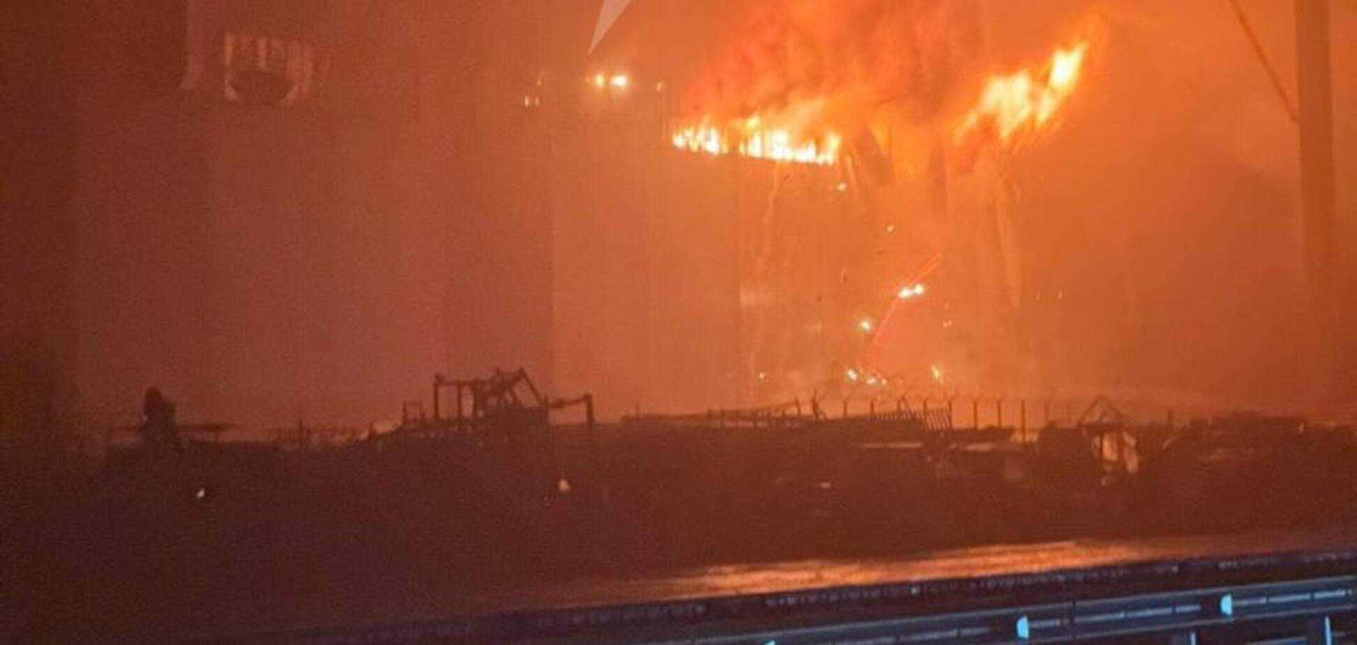 В Татарстане вспыхнул мощный пожар на складе с батарейками: пылает 'Алабуга', где собирают 'Шахеды'