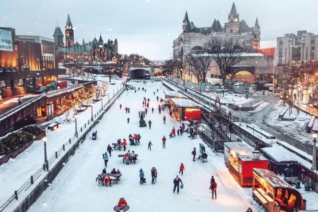 Где расположен самый большой в мире каток размером с 90 хоккейных полей