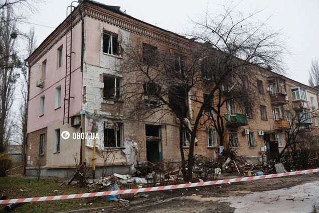 Отец погиб, а сын и мать в больнице с ожогами: последствия обстрела РФ в Святошинском районе Киева. Фото